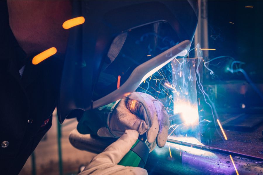 Schweißer bei der Arbeit